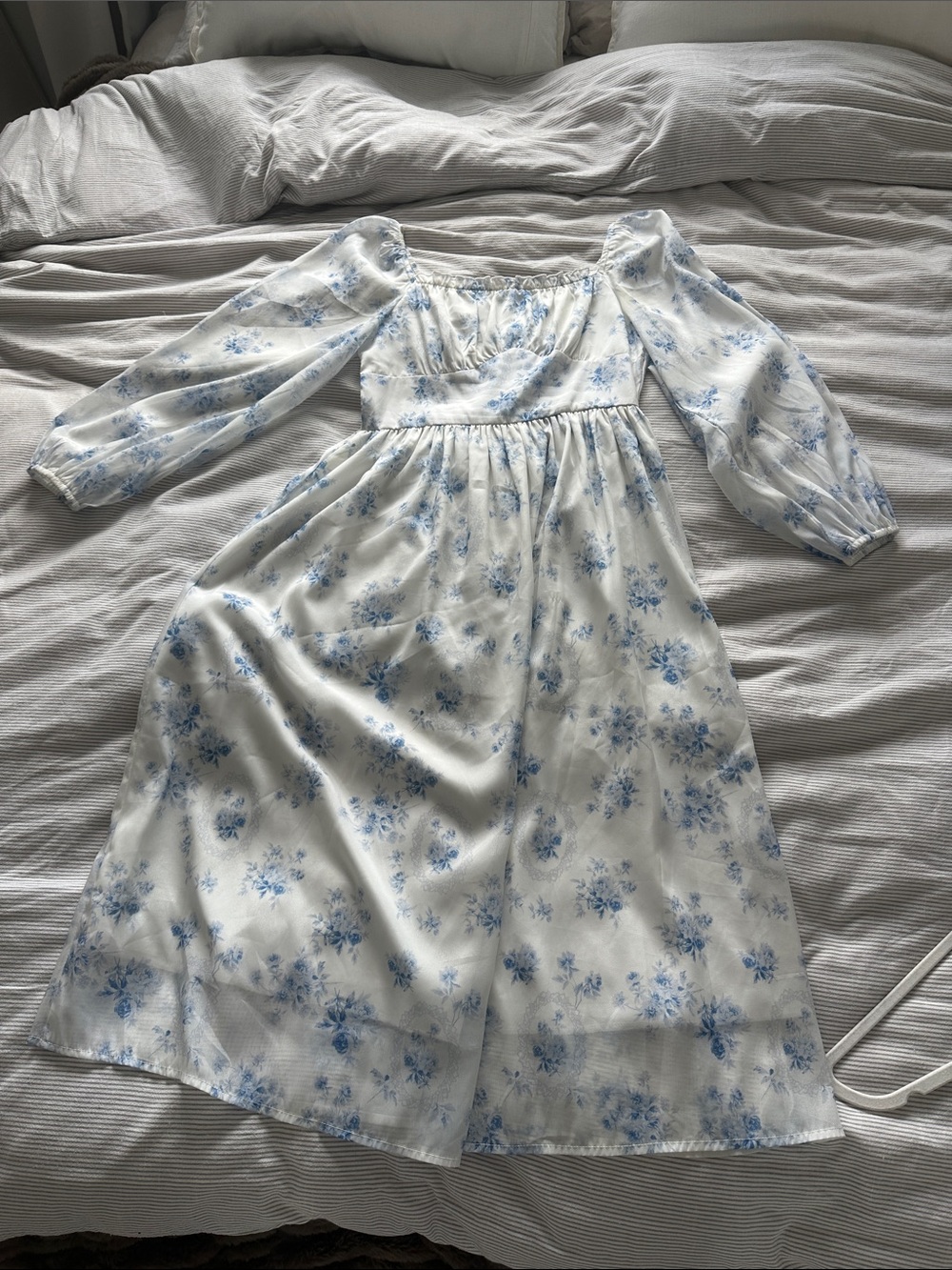 Floral Long Sleeve Dress in White & Blue Like New